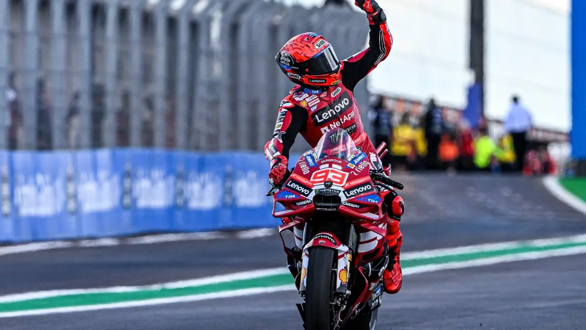 Dani Pedrosa melihat Marc Marquez menunjukkan ketidaknyamanan di atas motor selama GP Brasil, pekan lalu. (MotoGP)