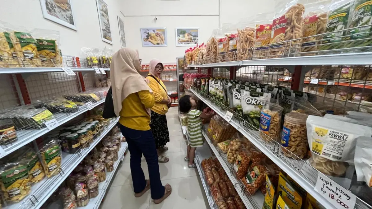 Toko Oleh-oleh Kebanjiran Cuan saat Libur Lebaran, Pengunjung Naik hingga Tiga Kali Lipat
