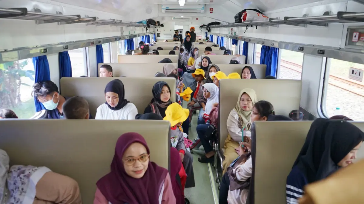 Suasana penumpang di dalam kereta api yang beroperasi di wilayah Daop 4 Semarang (DOK DAOP 4)