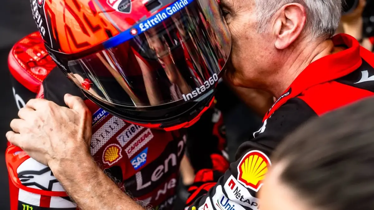 Davide Tardozzi, manajer Tim Ducati Lenovo, menyebut kondisi fisik Marc Marquez belum sepenuhnya pulih, setelah crash di Mandalika, musim lalu. (instagram/davidetardozziofficial)