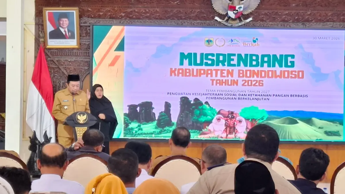 DIJELASKAN: Bupati Bondowoso, Abdul Hamid Wahid memberikan sambutan dalam Musrenbang Kabupaten, kemarin