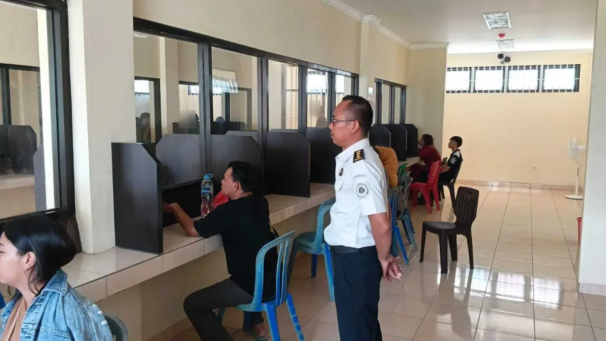 Lapas Kelas IIA Ngaseman Laksanakan Layanan Kunjungan Tatap Muka WBP Secara Tertib
