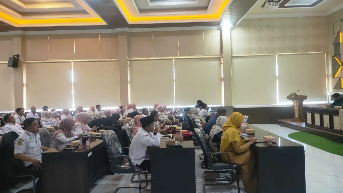 MENYIMAK: Puluhan peserta pelatihan memgikuti kegiatan ground cheking, kemarin (30/3).