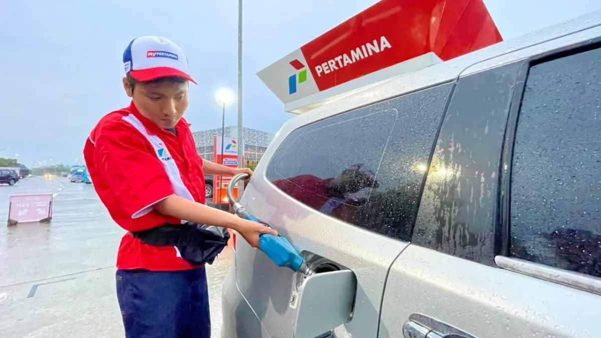 Salah satu SPBU melayani pembelian BBM masyarakat. (Dok. Pertamina)