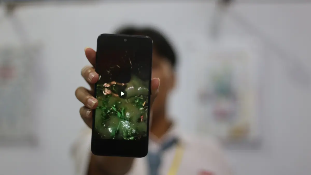 DISEBAR: Tangkapan layar video pengeroyokan sepuluh orang terhadap pelajar SMA ini tersebar luas di media sosial. Orang tua korban juga melapor ke polisi. (SIDKIN ALI/RADAR JEMBER)