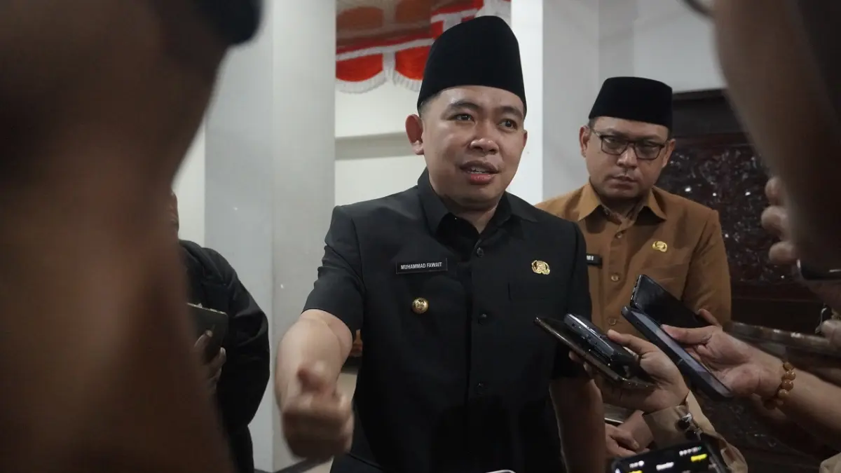 "Kondisi ini menunjukkan bahwa perekonomian daerah secara umum mampu menyerap tambahan angkatan kerja yang masuk ke pasar kerja." MUHAMMAD FAWAIT, Bupati Jember. (MAULANA/RADAR JEMBER)