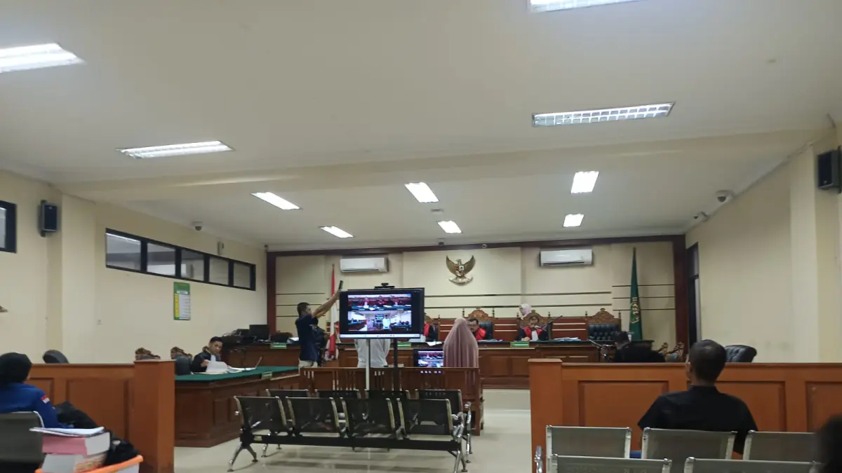 DALAM PERSIDANGAN: beberapa pihak saat melaksanakan sidang kasus kredit fiktif, di Pengadilan Tipikor Surabaya. (KEJARI BONDOWOSO)