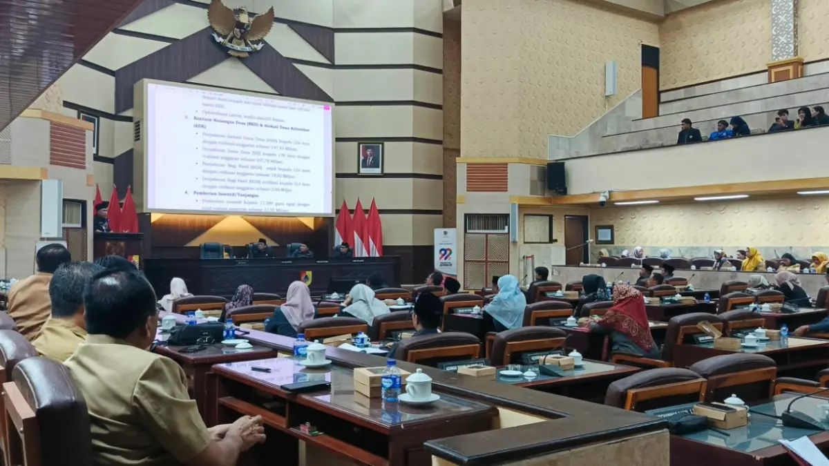LAPORAN KE LEGISLATIF: Rapat paripurna LKPJ Bupati Jember tahun anggaran 2025 di Gedung DPRD Jember (31/03). (MAULANA/RADAR JEMBER)