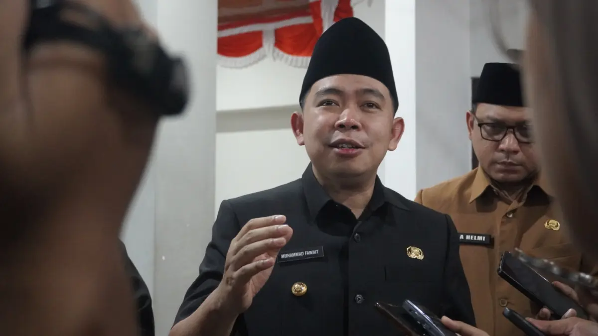 "Menurunkan pajak bukan berarti mengurangi pendapatan. Justru dengan beban yang ringan, perputaran ekonominya semakin kencang." MUHAMMAD FAWAIT, Bupati Jember. (MAULANA/RADAR JEMBER)