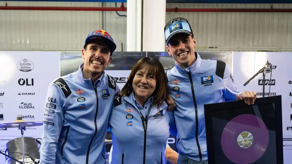 CEO tim Gresini, Nadia Padovani, bersama duo matador, Alex Marquez (kanan) dan Fermin Aldeguer (kiri). (IG/gresiniracing)