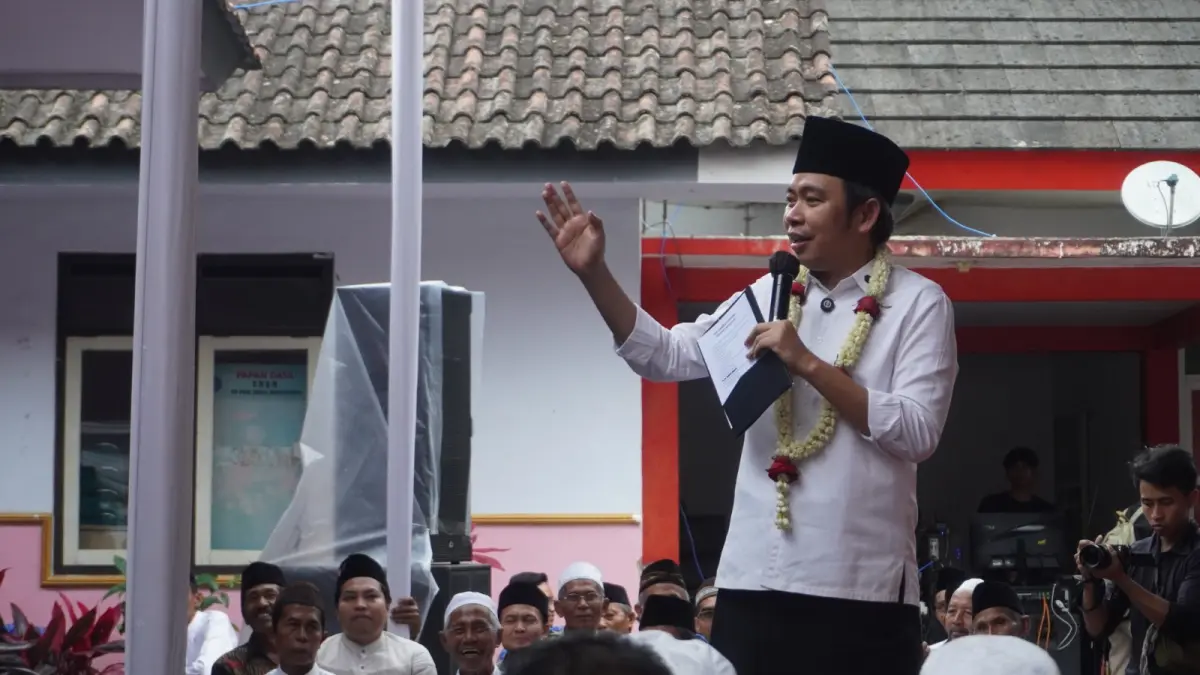 KOMITMEN: Bupati Jember Gus Fawait berkomitmen kepada PPPK dan PPPK Paruh Waktu tidak ada penghentian dan terus memperhatikan kinerja dan pengabdian mereka. (MAULANA/RADAR JEMBER)