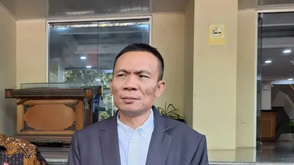 Pihak Rismon Sianipar membantah tuduhan dirinya menuding Jusuf Kalla menjadi donatur kasus ijazah Jokowi. (Sabik Aji Taufan/JawaPos.com)


