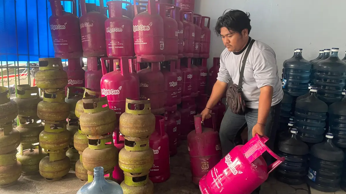SULIT: Kelangkaan tabug gas melon di Lumajang masih dirasakan warga hingga saat ini.