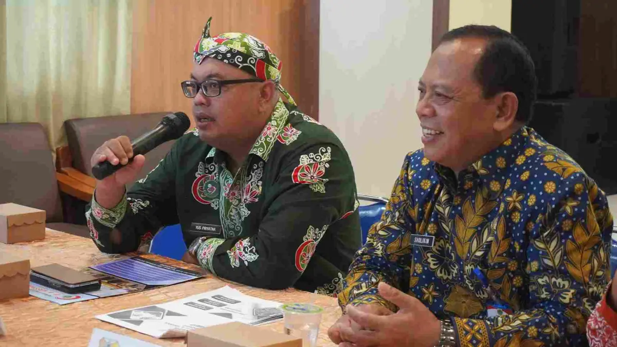 Direktur Rumah Sakit, dr Yus Priyatna A SpP FISR (kiri) saat ketika memberi sambutan