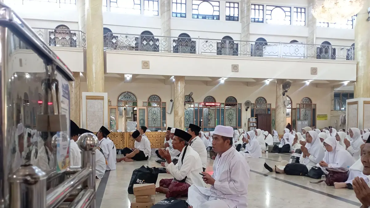 DITAMBAH: Calon Jemaah Haji Bondowoso 2025 lalu, mengikuti Manasik Haji di Masjid Agung At Taqwa. (DOK RADAR IJEN)