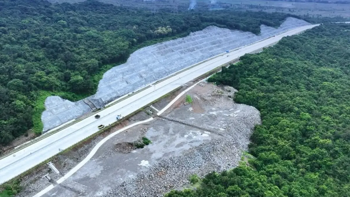 Beroperasinya Tol Prosiwangi nantinya tak hanya memangkas waktu tempuh, tapi juga diharapkan mendukung pertumbuhan ekonomi maupun wisata di wilayah timur Jatim. (instagram/pp_probowangi3)