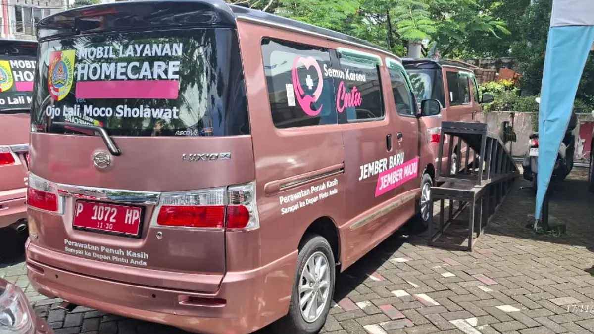 SEGERA MELUNCUR: Mobil operasional Pemkab Jember yang akan melengkapi pelaksanaan program Home Care. (Dok. Diskominfo)