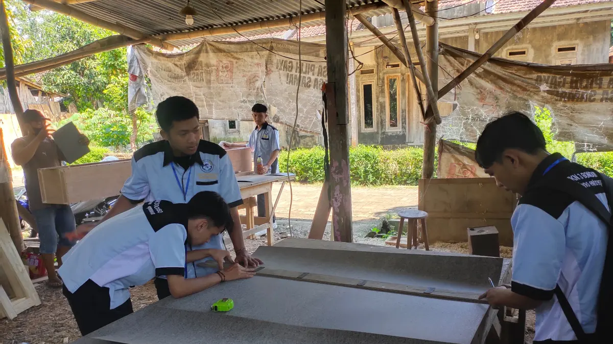 Bikin Interior Ruang Kepala Sekolah Menyala! Begini Skema Unik Gelaran UKK Jurusan Arsitek SMKN 3 Bondowoso 