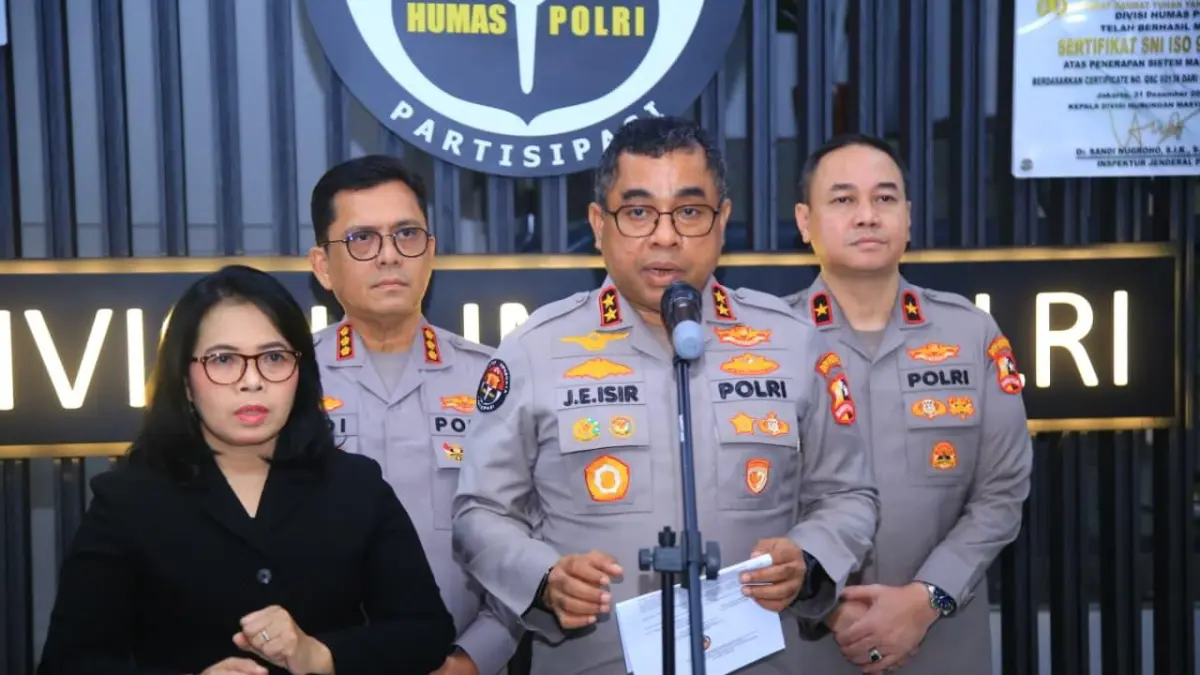 Kadivhumas Polri, Johnny Eddizon Isir (Polri)