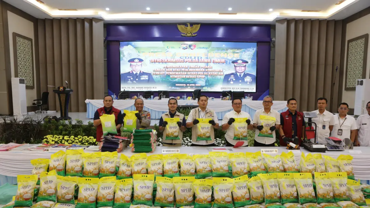Polda Jawa Timur membongkar sindikat beras SPHP ilegal di Pasuruan, Rabu (15/4). (Humas Polda Jatim)