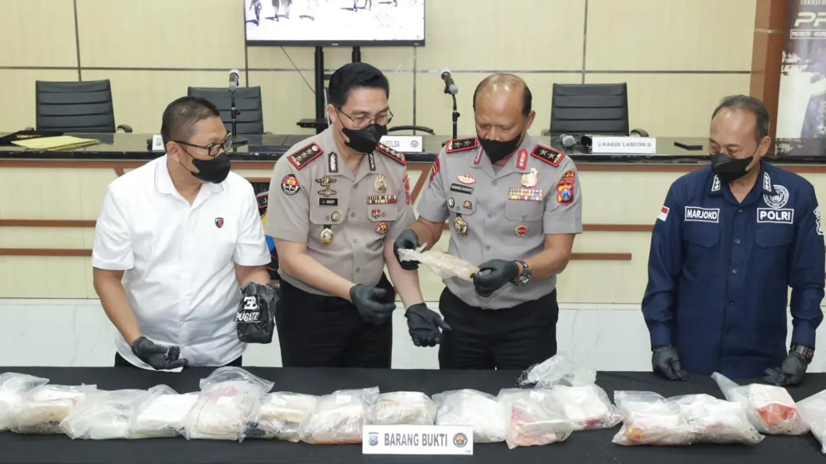 Temuan 27,83 Kg Diduga Narkotika di Pantai Sumenep, Polda Jatim Lakukan Uji Laboratorium (Humas Polda)