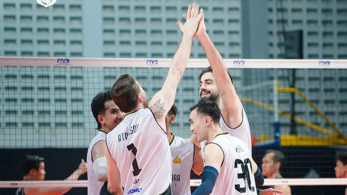 KOMPAK: Pemain Jakarta Bhayangkara Presisi melakukan selebrasi ketika menghadapi Jakarta Lavani fi babak final four Proliga 2026. (IG: bhayangakaravolley)