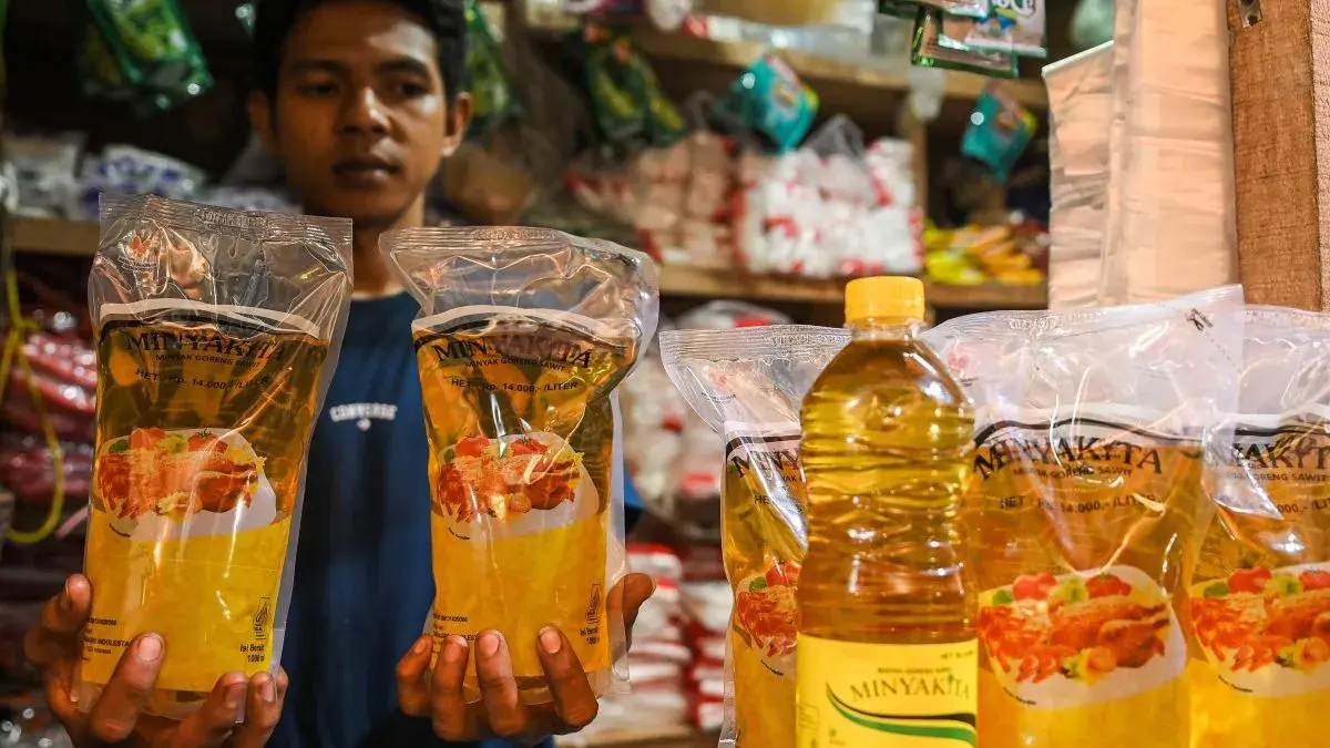 Harga minyak goreng melonjak, tertinggi mencapai Rp60 ribu per liter. (Antara Foto/Sulthony Hasanuddin)