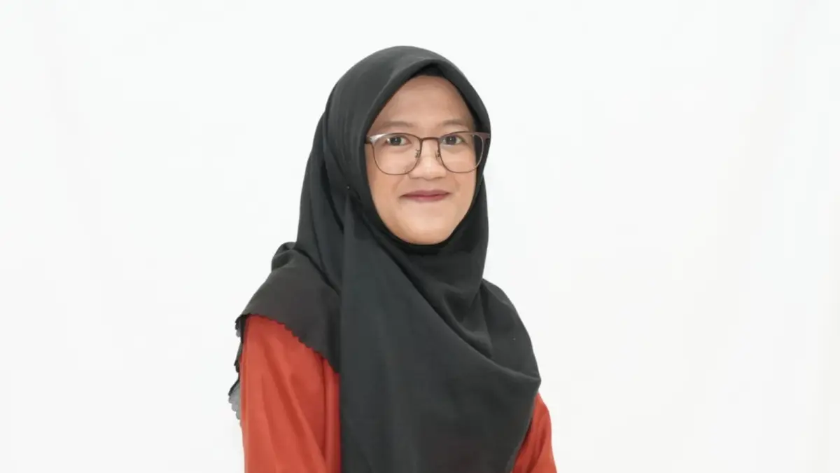 “One teacher, one book, one pen can change the world.” Yoga Dwi Windy Kusuma Ningtyas, Dosen FKIP Unmuh Jember. (UNMUH JEMBER)
