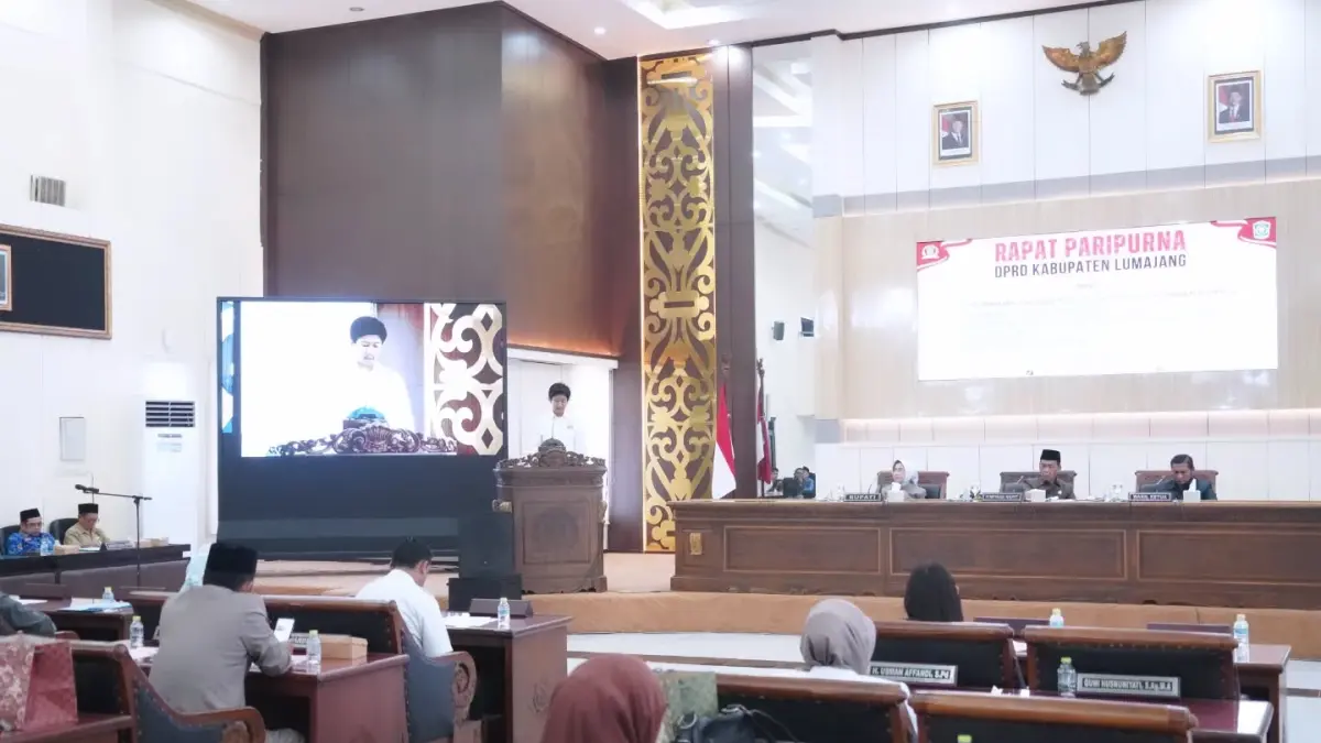 PARIPURNA: Anggota DPRD Lumajang saat mengikuti rapat paripurna, beberapa waktu lalu.