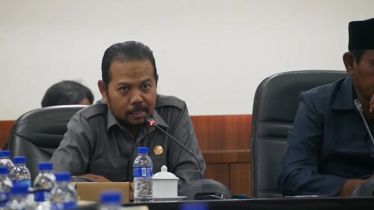 “Kalau terus dibiarkan, ini bisa menjadi ancaman serius bagi lingkungan dan kesehatan warga.” TABRONI, Anggota Komisi A DPRD Jember. (M SIDKIN ALI/RADAR JEMBER)