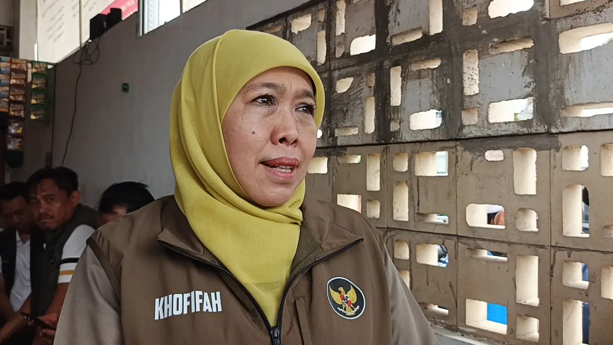 Gubernur Jawa Timur Khofifah Indar Parawansa, dalam suatu giat kunjungannya ke Jember. (Maulana/Radar Jember)