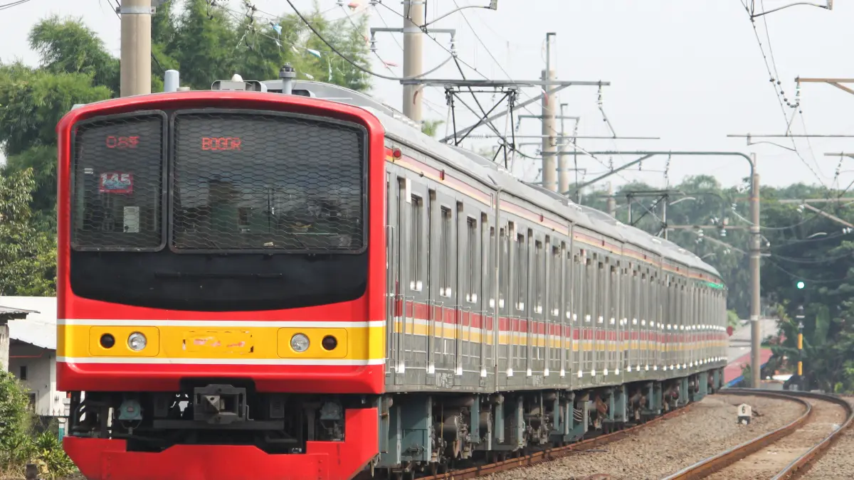 Foto KRL di area Jabodetabek. Rencananya KRL Surabaya juga akan mulai direncanakan dengan matang. (WIKIPEDIA)