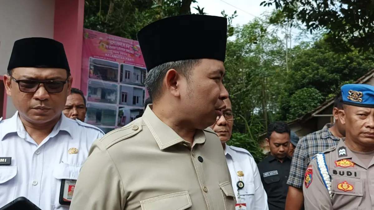 "Kami sudah meletakkan MPP Mini di titik-titik terjauh agar akses menjadi lebih mudah, cepat, dan efisien." MUHAMMAD FAWAIT, Bupati Jember. (MAULANA/RADAR JEMBER)