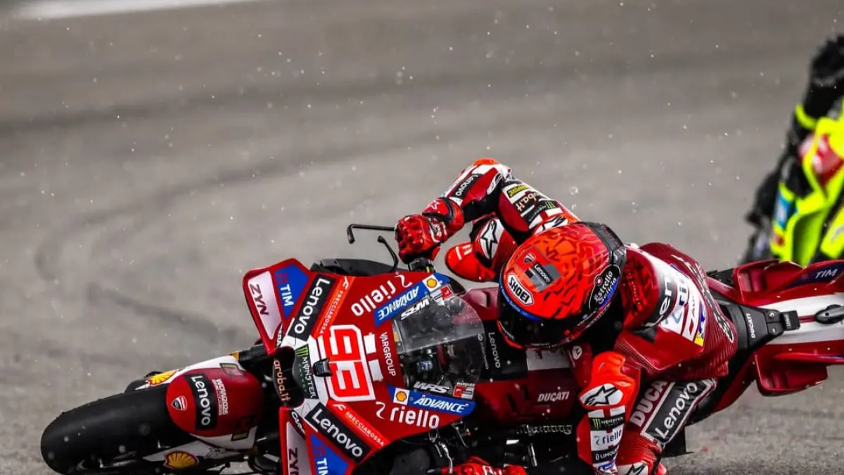 Momen Marc Marquez terjatuh di sprint race MotoGP  Spanyol di Sirkuit Jerez, Sabtu (25/4). (Ducati Corse)