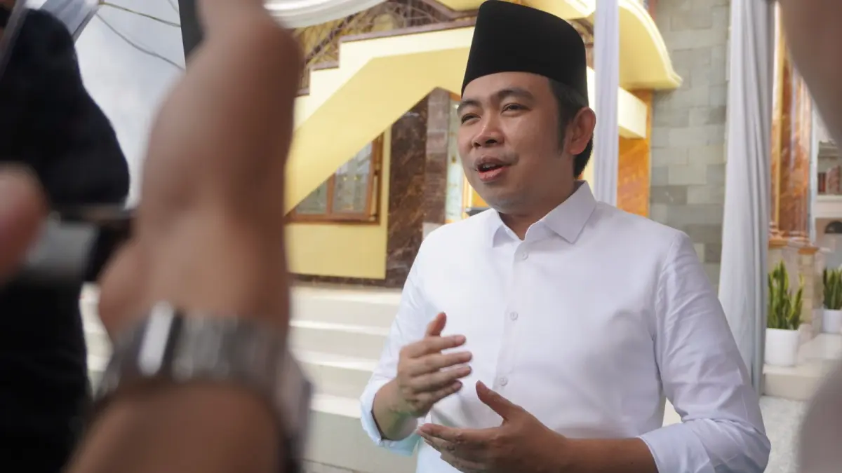 "Dan yang jelas semua masih on the track, semua masih sesuai, semua InsyaAllah nanti akan dibikin Jember ini akan berubah secara infrastruktur." MUHAMMAD FAWAIT, Bupati Jember. (MAULANA/RADAR JEMBER)