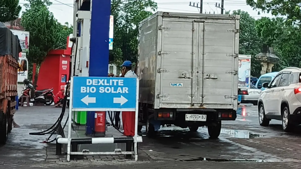 Salah satu SPBU di Jember yang menyediakan BBM jenis bio solar dan dexlite. (Foto: Maulana/Radar Jember)