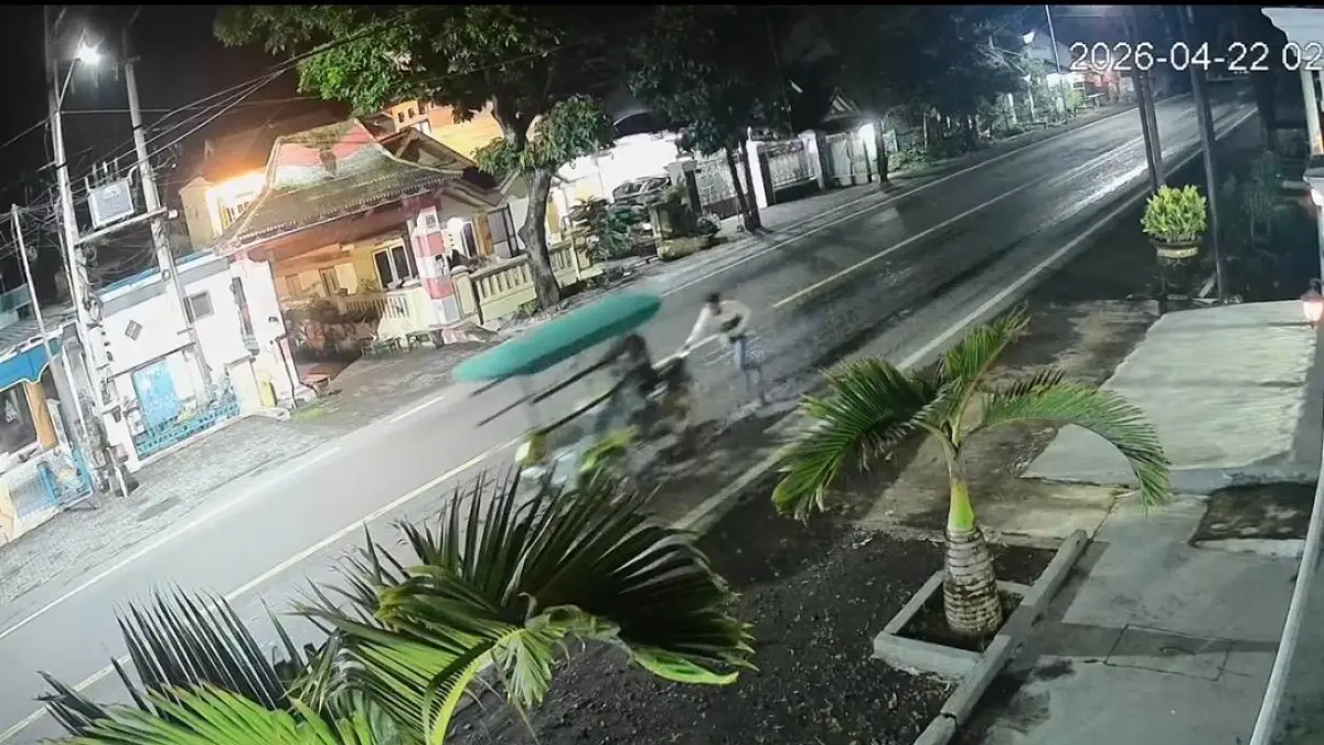 Tangkap layar aksi pelaku pencurian bentor di Lumajang Terekam CCTV