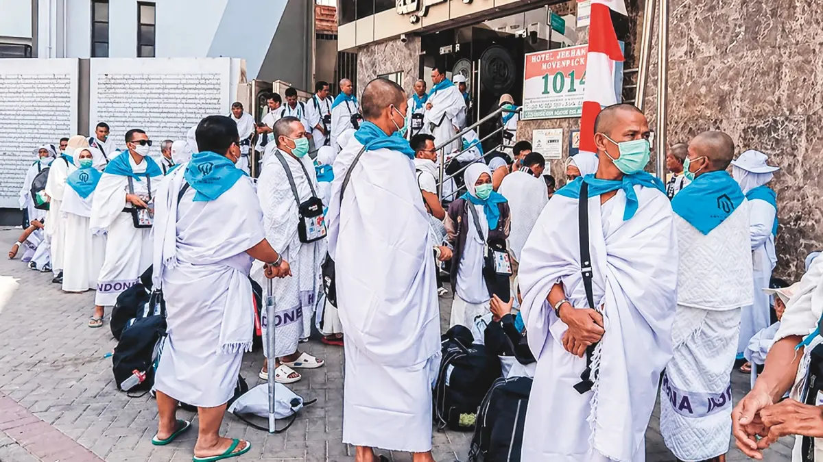 BAHAGIA : Jemaah haji asal Jember sehari setelah melaksanakan ibadah di Armuzna sebagai puncak pelaksanaan ibadah haji tahun lalu. (ZAINAL ABIDIN)