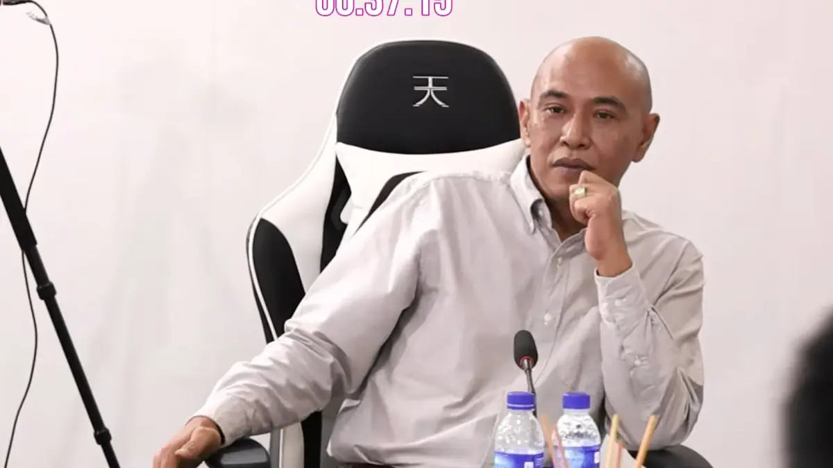 Kepala Bapenda Jember, Achmad Imam Fauzi, memberikan keterangan saat diskusi terbuka bersama Bupati Jember Gus Fawait, yang disiarkan secara live streaming, (26/4/2026). (Dok. Diskominfo)