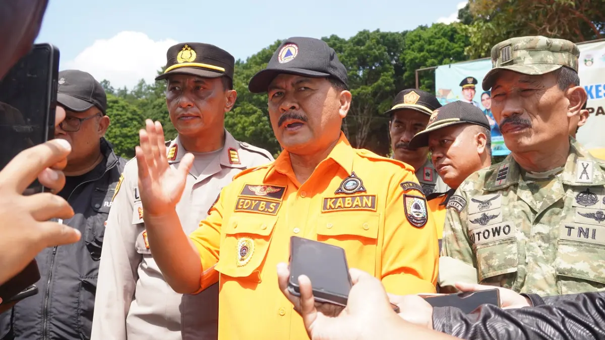 "Kita juga menghimbau dan mengajak masyarakat, terutama di lereng-lereng hutan dan perbatasan, untuk tidak membuka lahan dengan cara dibakar." EDY BUDI SUSILO, Kepala BPBD Jember. (MAULANA/RADAR JEMBER)
