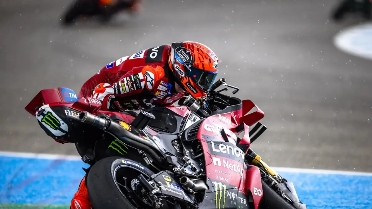 Pihak Aprilia tak terima kemenangan Marc Marquez di Sprint Race MotoGP Spanyol setelah manuvernya "potong jalur"setelah crash. (Ducati) 