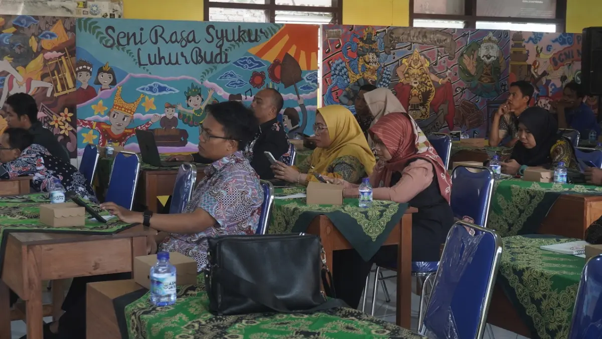 MASIF: Peserta dari SMP dan MTs mengikuti penyampaian materi sosialisasi SPMB SMAN dan SMKN Jawa Timur 2026 di SMAN 3 Jember. (SIDKIN ALI/RADAR JEMBER)