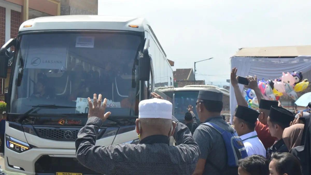 DITERTIBKAN : Puncak pemberangkatan calon jemaah haji tahun lalu. (M. ADHI SURYA/RADAR JEMBER)