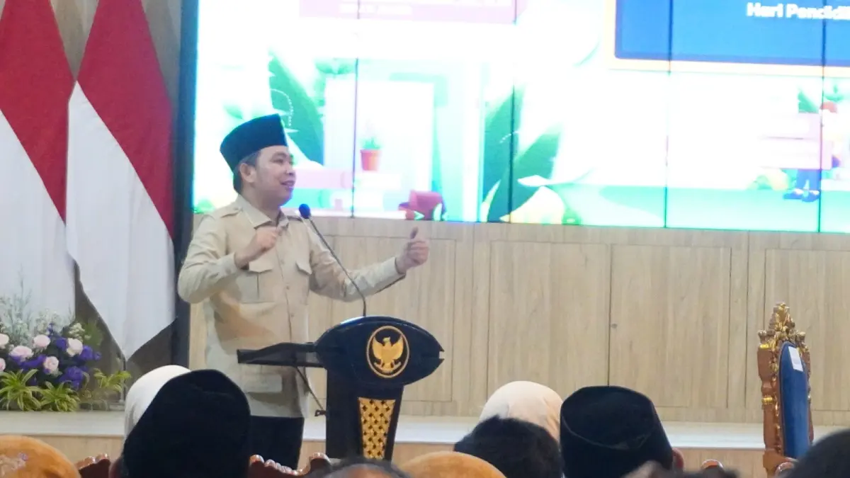 "Kalau di sekolah diajarkan baik tapi di rumah tidak ada contoh yang baik, itu akan jadi titik lemah kita." MUHAMMAD FAWAIT, Bupati Jember. (MAULANA/RADAR JEMBER)