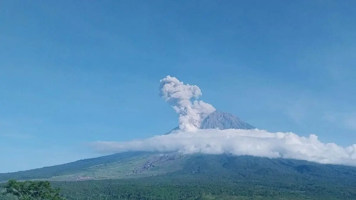 ERUPSI : Kondisi Gunung Semeru kembali luncurkan awan panas.