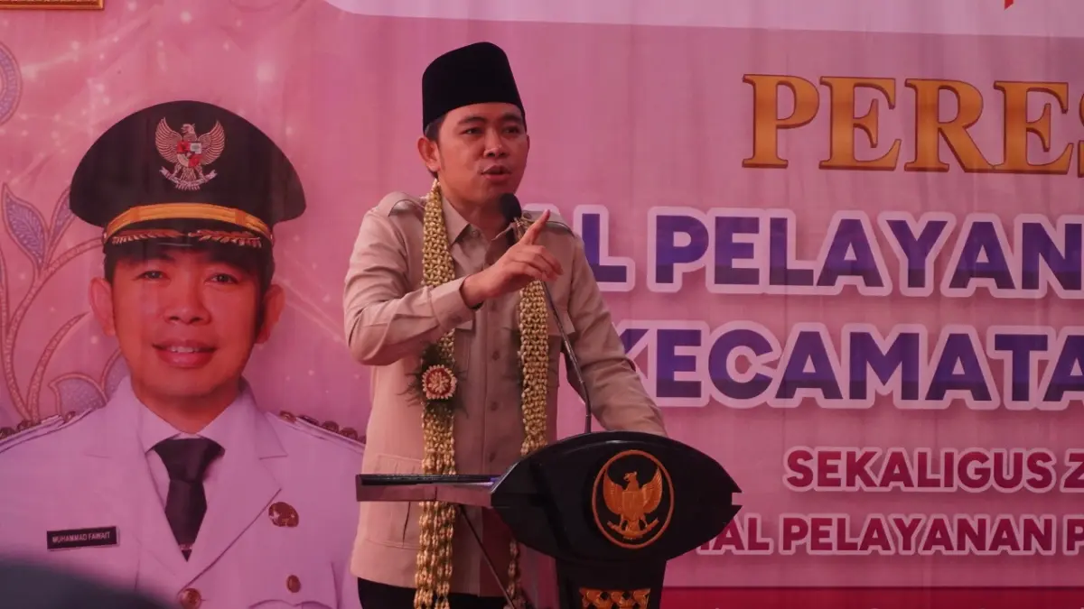 "Kita ingin betul-betul memastikan setiap warga Jember punya hak yang setara dalam setiap urusan administrasi dan perizinan." MUHAMMAD FAWAIT, Bupati Jember. (MAULANA/RADAR JEMBER)