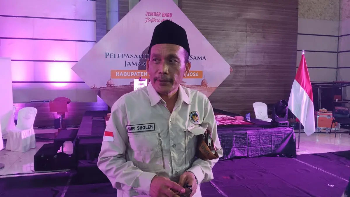 “Kami terus memantau perkembangan dari embarkasi. Kalau ada cadangan yang punya peluang naik, akan kami konfirmasi.” NUR SHOLEH, Kepala Kemenhaj Jember. (M. ADHI SURYA/RADAR JEMBER)
