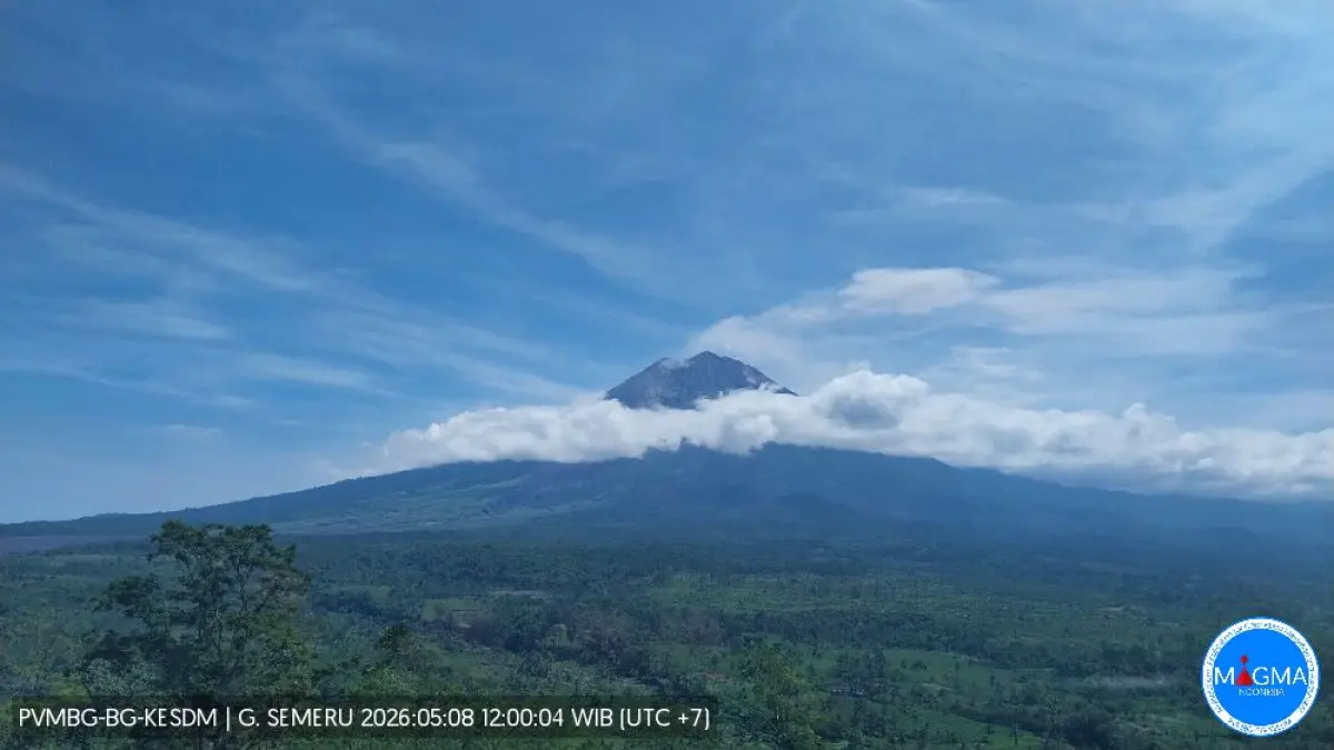 ASAP: Penampakan Gunung Semeru, kemarin.(PPGA FOR RAME)

