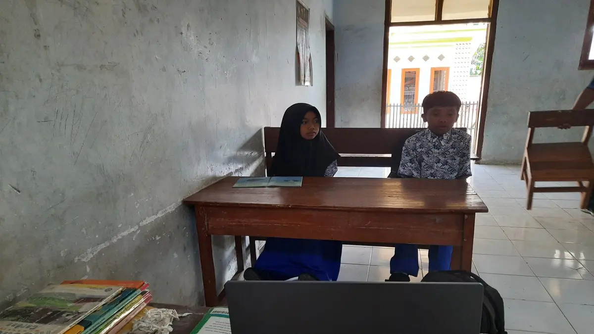 MELAKSANAKAN: Potret salah satu kelas di SDN Rejoagung 5 saat proses KBM beberapa waktu lalu. (FAQIH HUMAINI/RADAR IJEN)