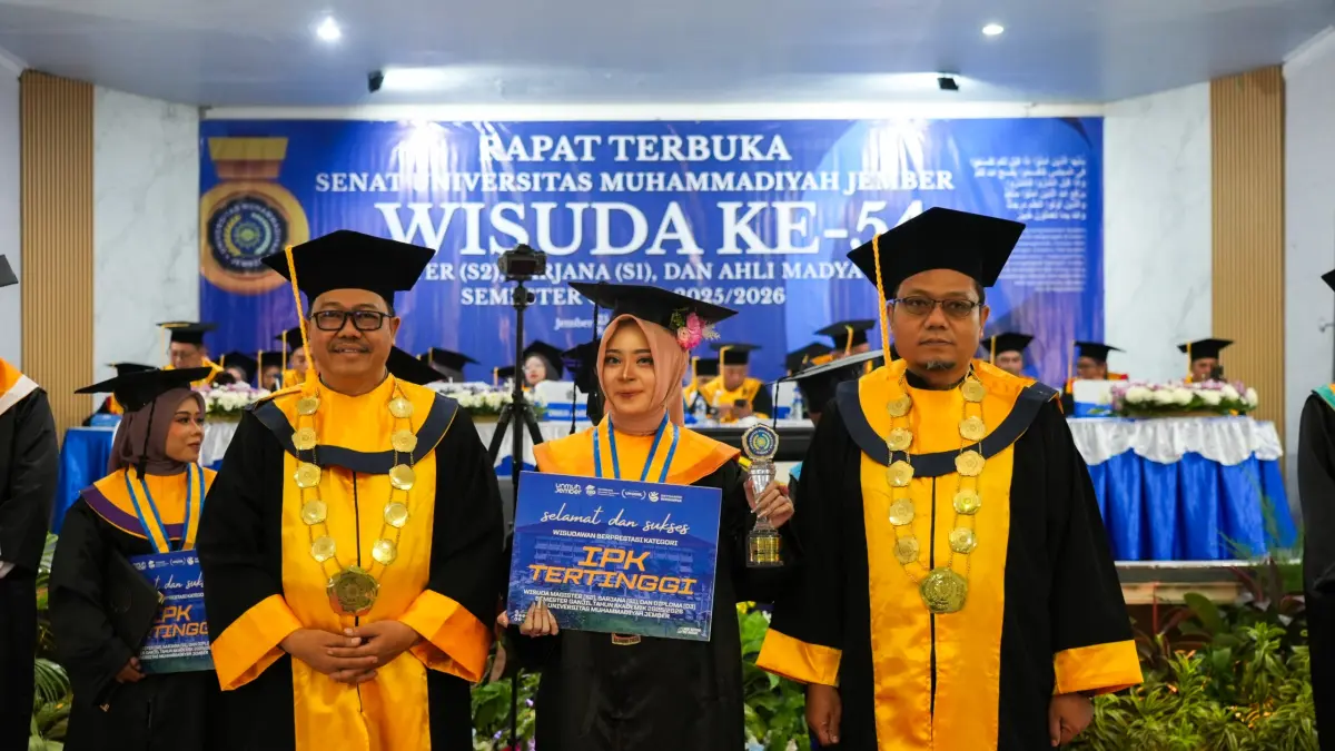 MEMBANGGAKAN: Tria Fenda Afi Wijaya, lulusan terbaik Unmuh Jember raih IPK nyaris sempurna, 3,99. (HUMAS UNMUH JEMBER)